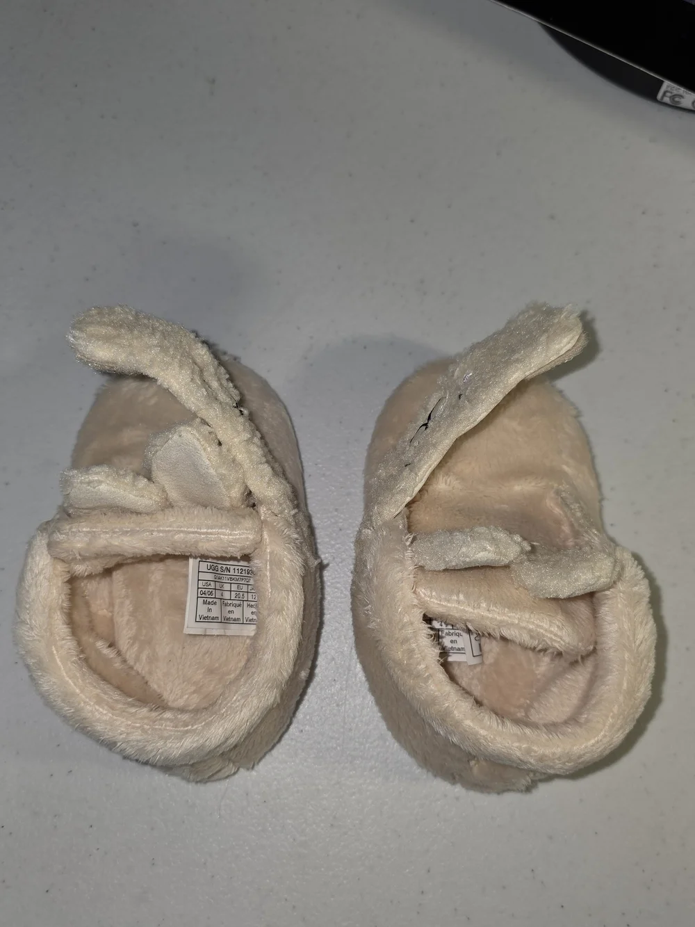 UGG Bixbee Llama Stuffie Unisex Plush Soft Slippers Booties Baby Sz 4/5 Natural